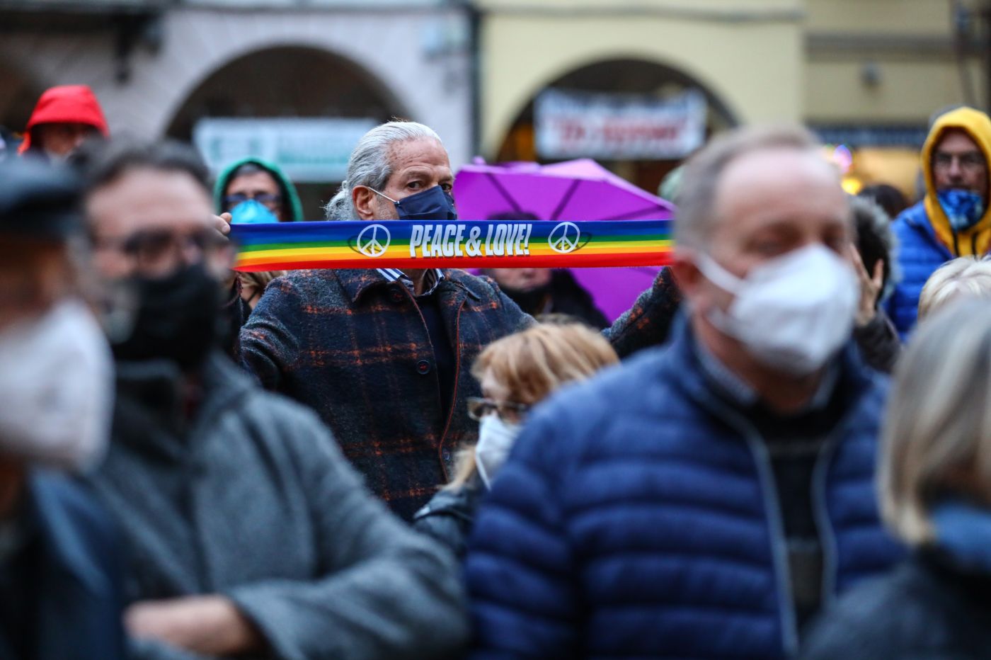 Pace, la Toscana aderisce alla campagna di Emergency: esposto lo striscione “Questa Regione ripudia la guerra”